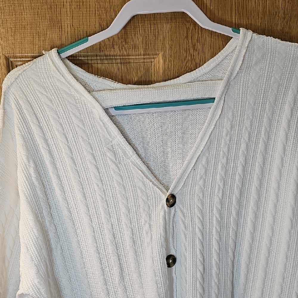 BKE Ivory Textured Blouse - Picture 5 of 6